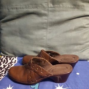 CLARK slip-ons size 8